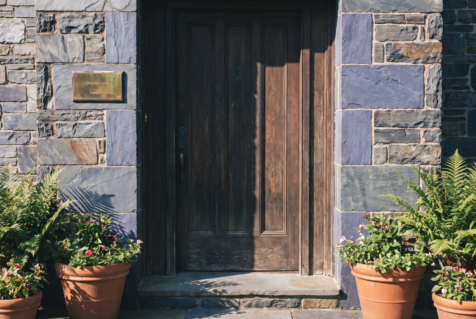 The entrance at 118 Bell Street
